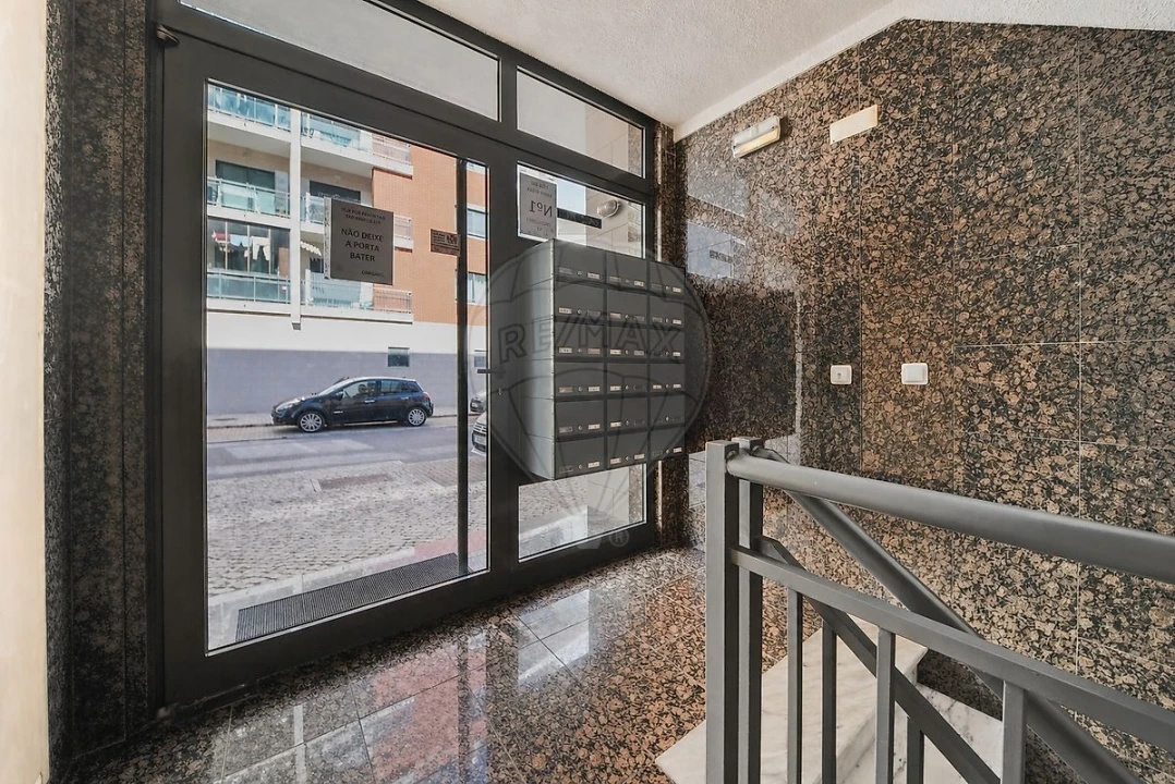 Apartamento T2 para Venda em Vialonga Foto 3