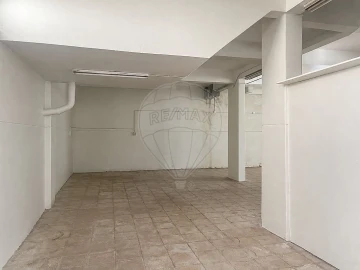 Armazém para Venda em Massamá e Monte Abraão