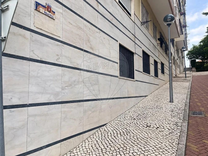 Armazém para Venda em Massamá e Monte Abraão Foto 4
