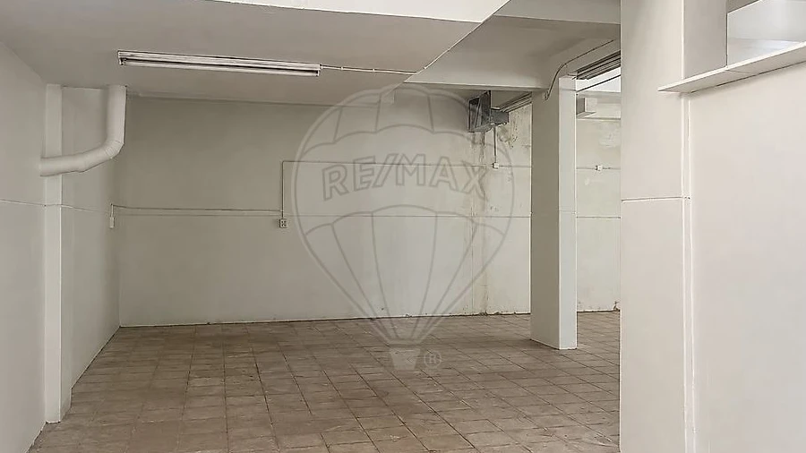 Armazém para Venda em Massamá e Monte Abraão