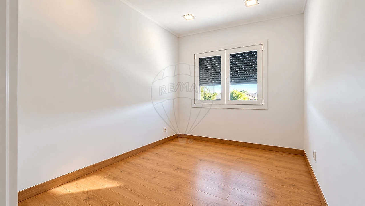 Apartamento T2 para Venda em Vialonga Foto 9