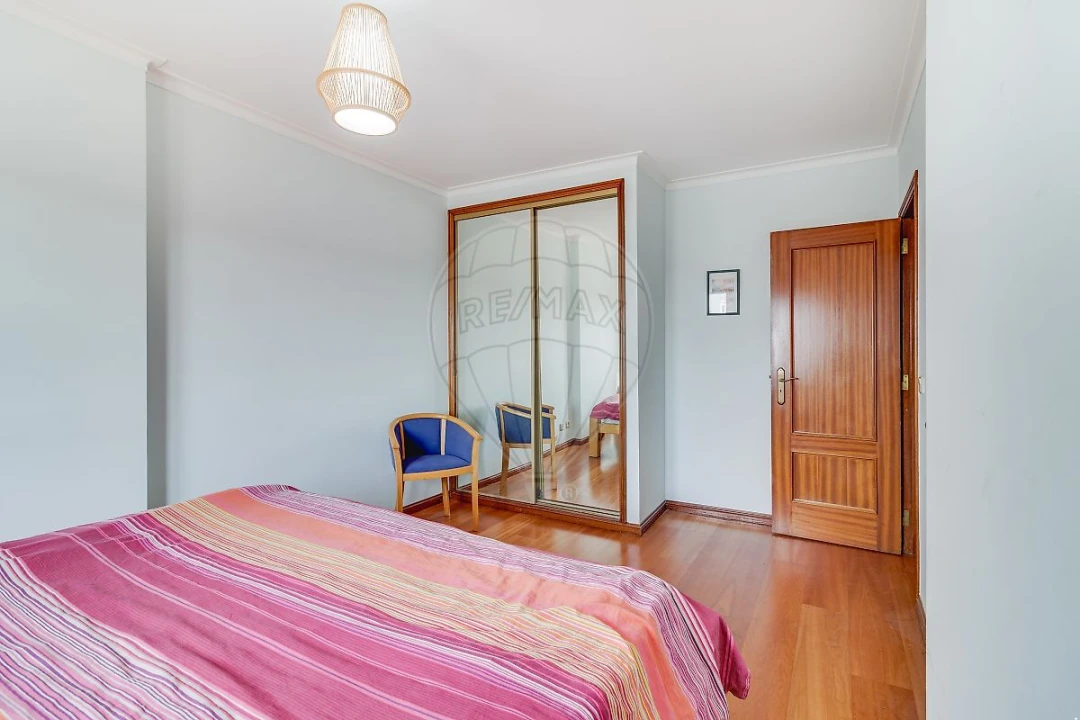 Apartamento T2 para Venda em Rio de Mouro Foto 11