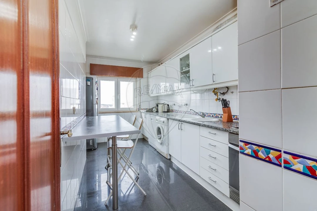 Apartamento T2 para Venda em Rio de Mouro Foto 5