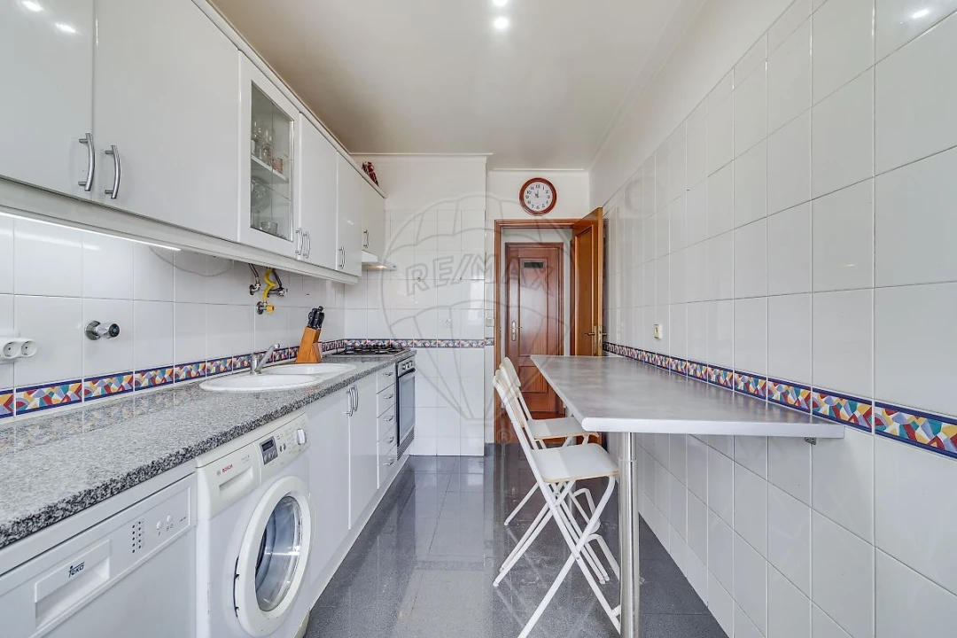 Apartamento T2 para Venda em Rio de Mouro Foto 7