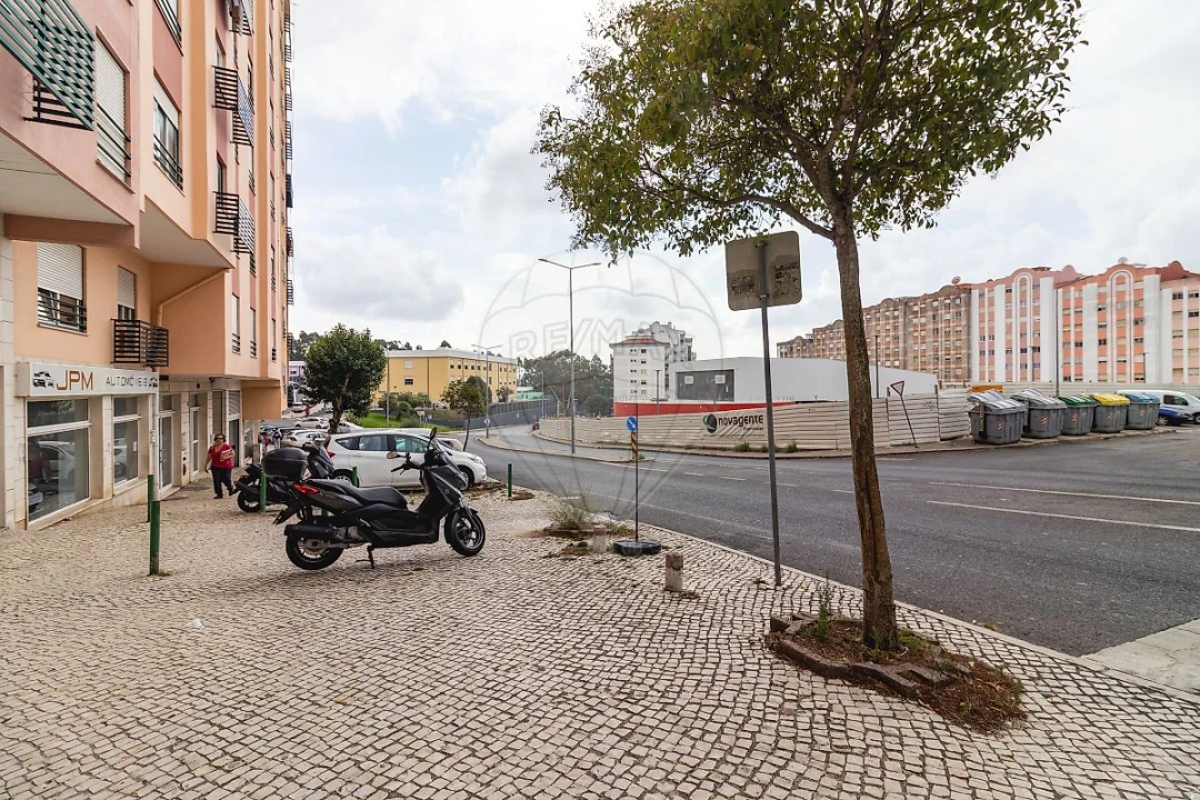 Apartamento T2 para Venda em Rio de Mouro Foto 20