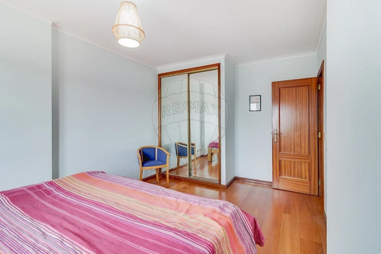 Apartamento T2 para Venda em Rio de Mouro Foto 11