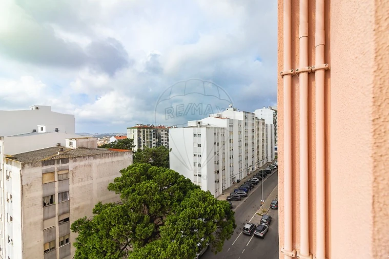Apartamento T2 para Venda em Rio de Mouro Foto 23