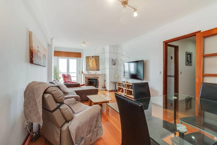 Apartamento T2 para Venda em Rio de Mouro Foto 3