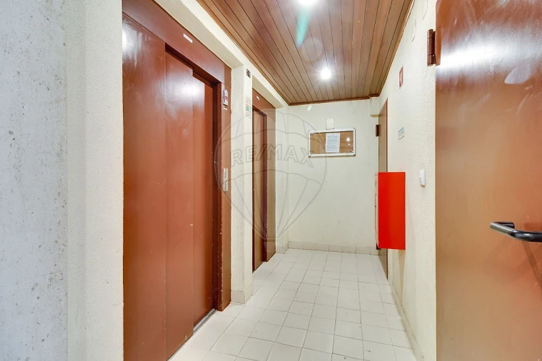 Apartamento T2 para Venda em Rio de Mouro Foto 24
