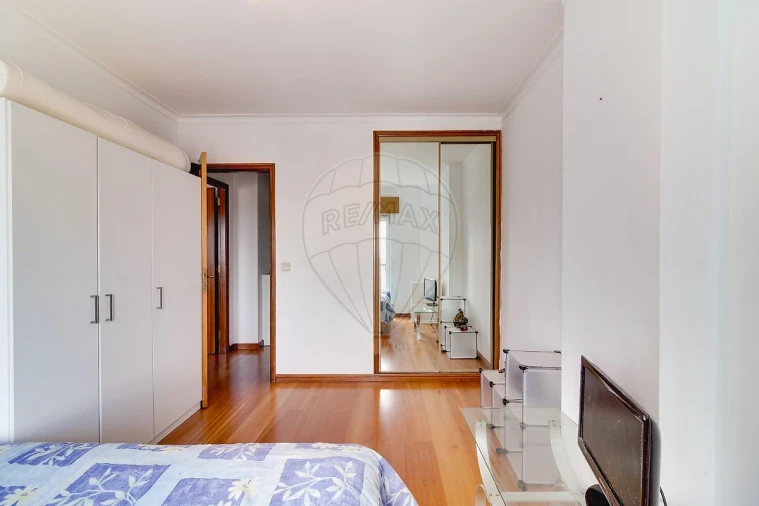 Apartamento T2 para Venda em Rio de Mouro Foto 17