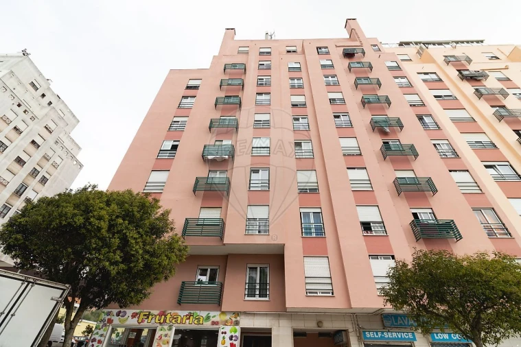 Apartamento T2 para Venda em Rio de Mouro Foto 19
