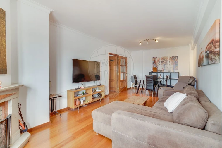 Apartamento T2 para Venda em Rio de Mouro Foto 2