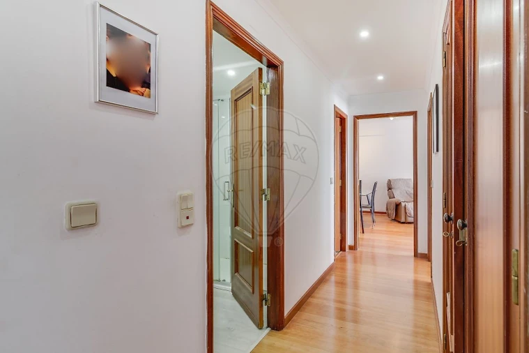 Apartamento T2 para Venda em Rio de Mouro Foto 18