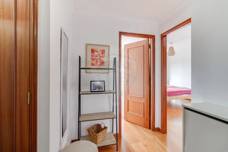 Apartamento T2 para Venda em Rio de Mouro Foto 14