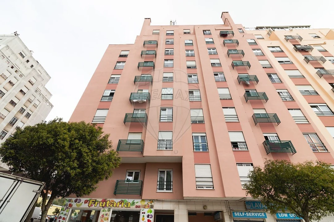 Apartamento T2 para Venda em Rio de Mouro Foto 19
