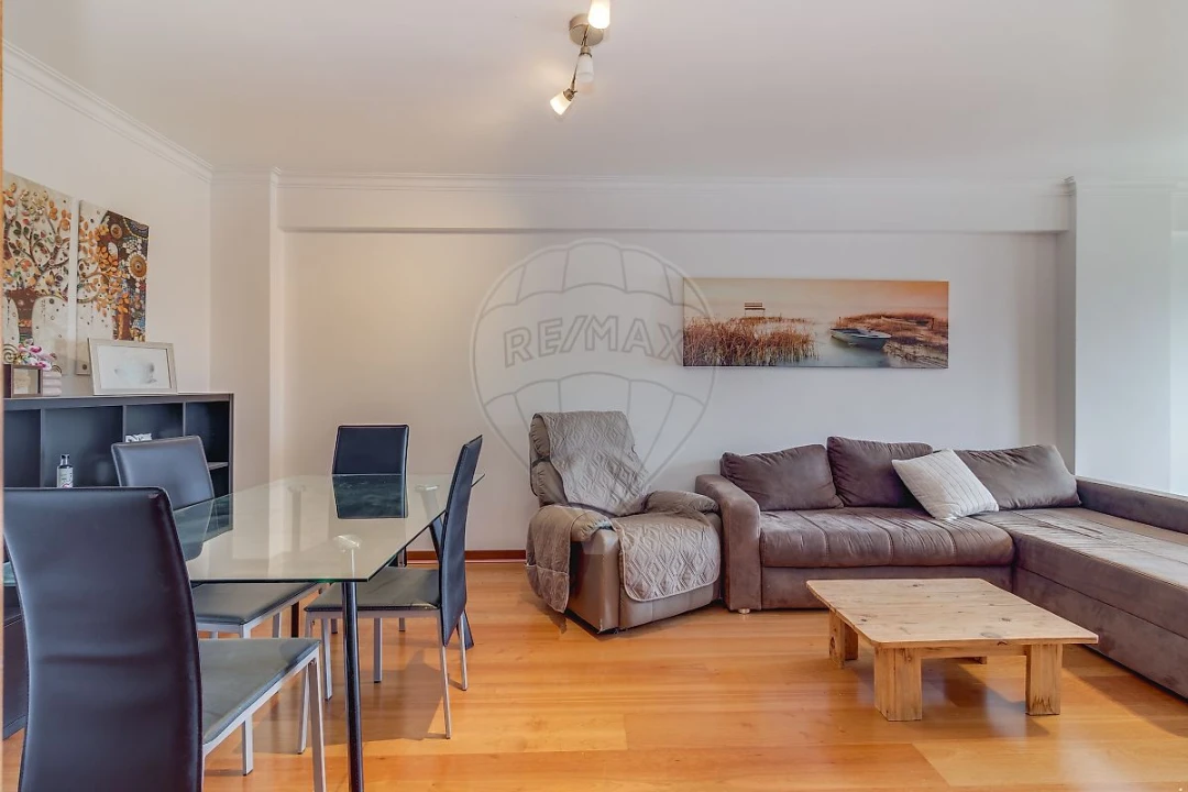 Apartamento T2 para Venda em Rio de Mouro Foto 4
