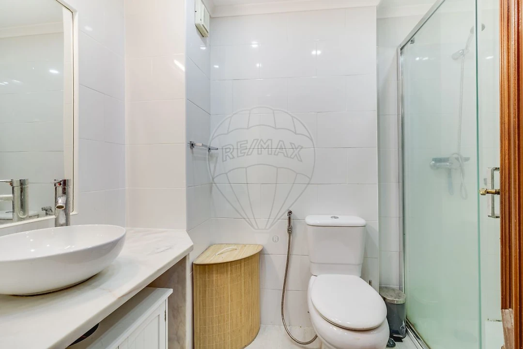 Apartamento T2 para Venda em Rio de Mouro Foto 13