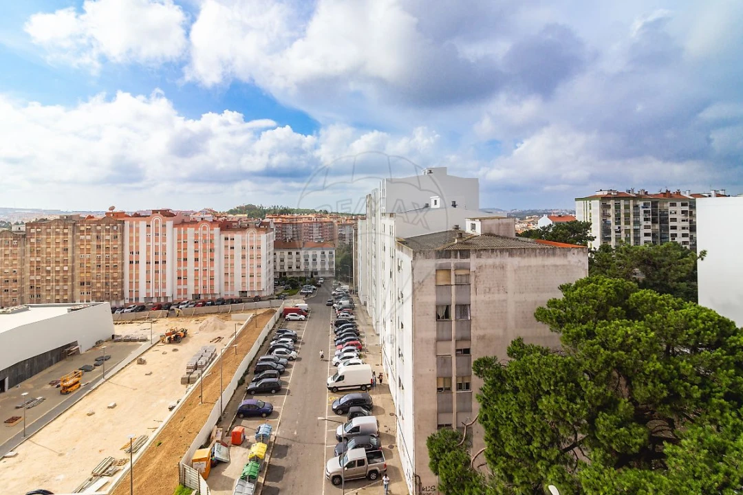 Apartamento T2 para Venda em Rio de Mouro Foto 22