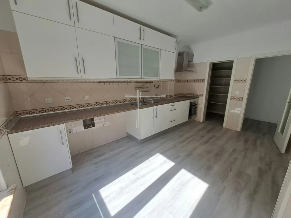 Apartamento T3 para Venda em Quinta do Conde Foto 3