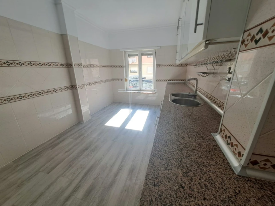 Apartamento T3 para Venda em Quinta do Conde Foto 4