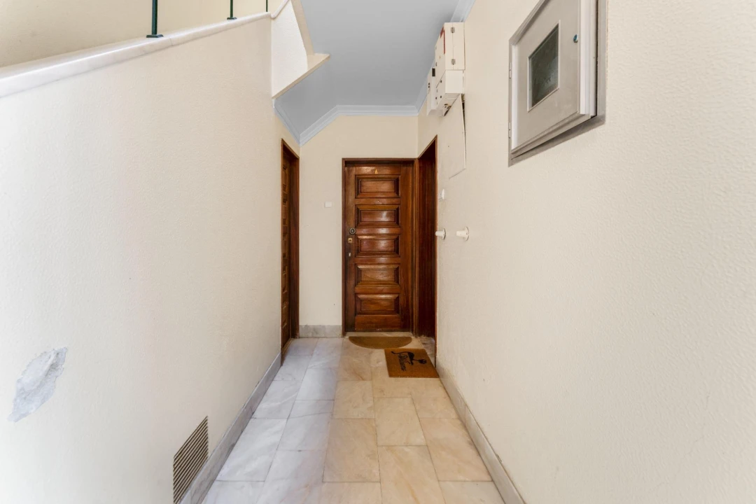 Apartamento T1 para Venda em Carcavelos e Parede Foto 24