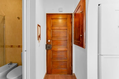 Apartamento T1 para Venda em Carcavelos e Parede