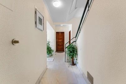Apartamento T1 para Venda em Carcavelos e Parede