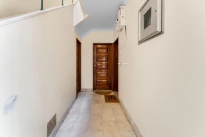 Apartamento T1 para Venda em Carcavelos e Parede