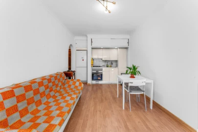 Apartamento T1 para Venda em Carcavelos e Parede