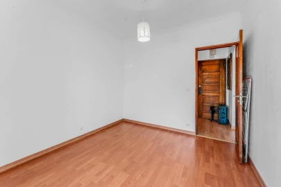 Apartamento T1 para Venda em Carcavelos e Parede