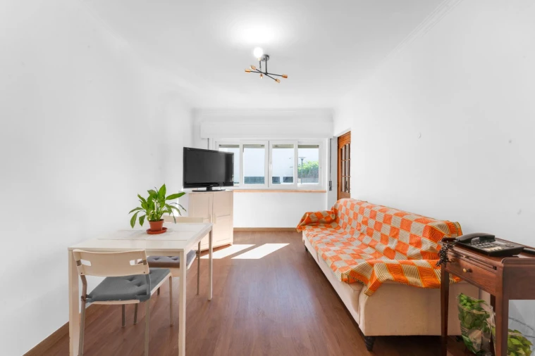 Apartamento T1 para Venda em Carcavelos e Parede Foto 2