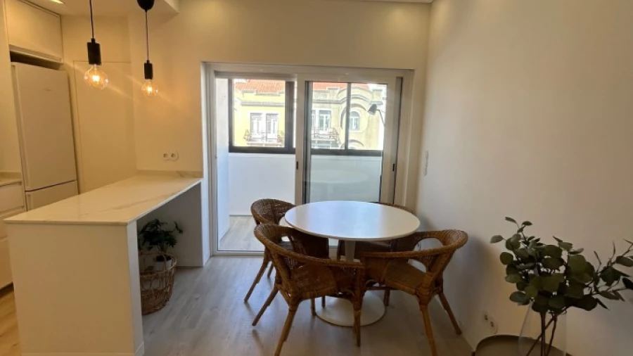 Apartamento T1 para Arrendamento em Avenidas Novas
