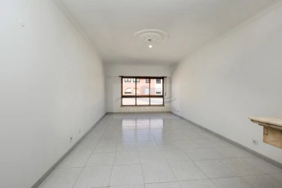 Apartamento T3 para Venda em Massamá e Monte Abraão