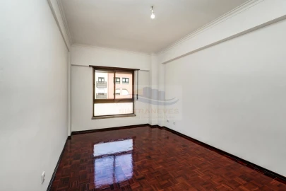 Apartamento T3 para Venda em Massamá e Monte Abraão
