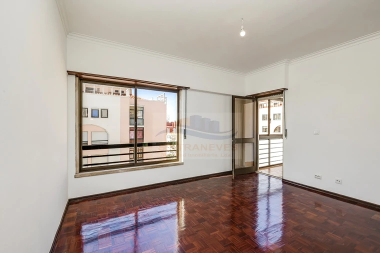 Apartamento T3 para Venda em Massamá e Monte Abraão Foto 11