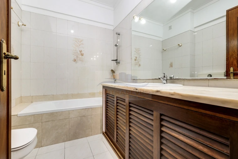 Apartamento T3 para Venda em Massamá e Monte Abraão Foto 23