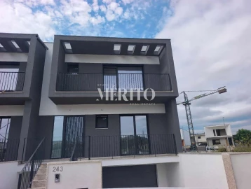 Moradia T3 para Venda em Merelim (São Pedro) e Frossos