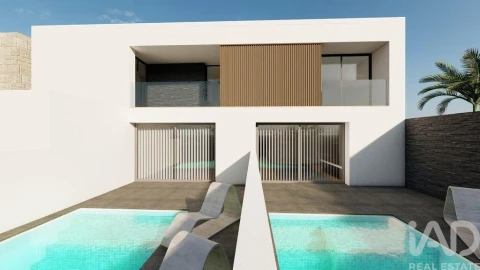 Moradia T3 para Venda em Palmeira de Faro e Curvos