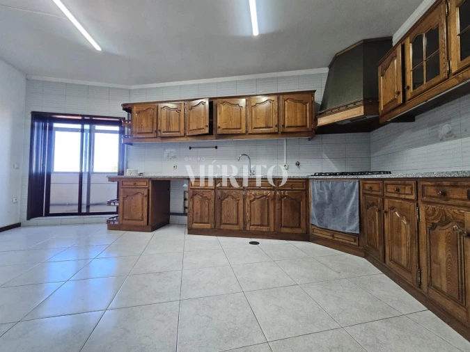 Apartamento T4 para Venda em Mesão Frio Foto 7