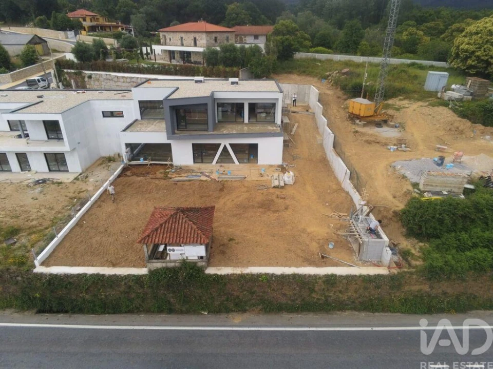 Moradia T4 para Venda em Rebordões (Souto) Foto 12