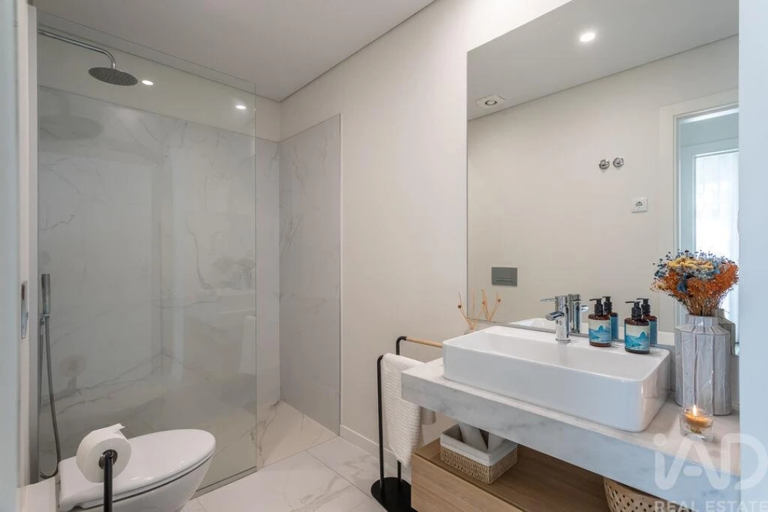 Apartamento T2 para Venda em Campolide Foto 26