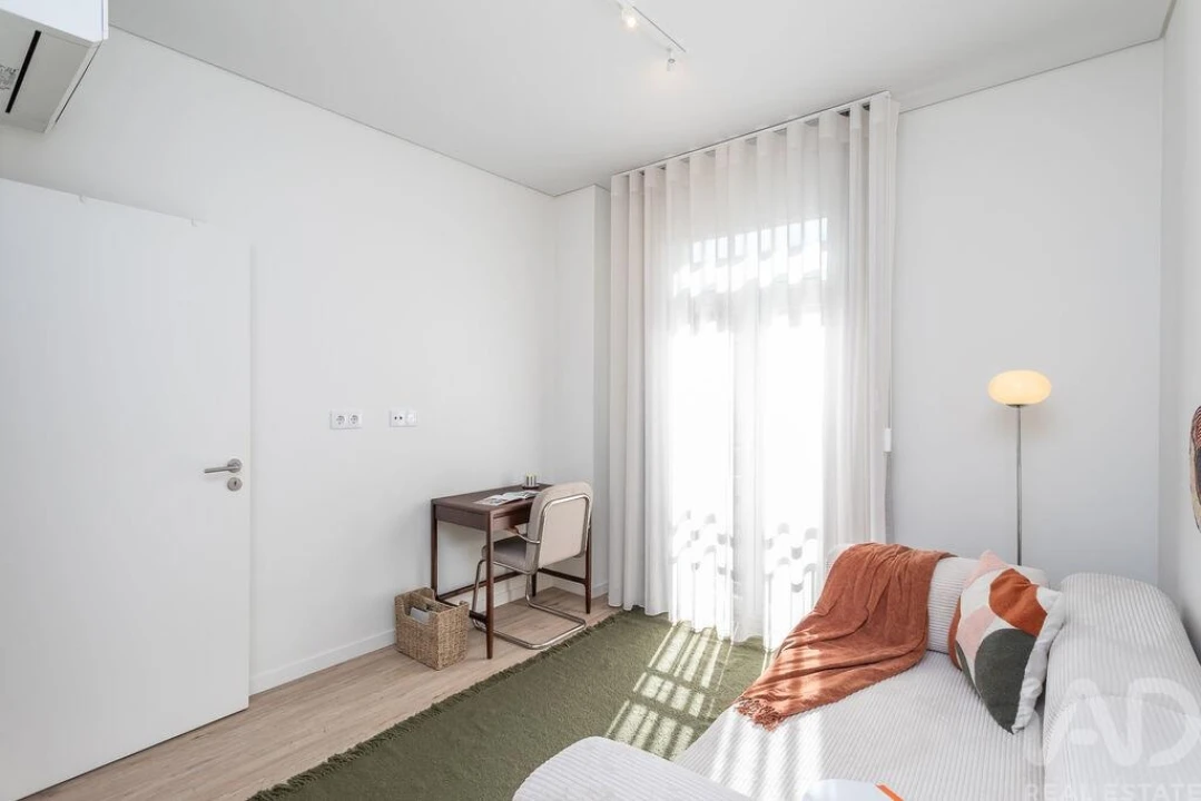 Apartamento T2 para Venda em Campolide Foto 25