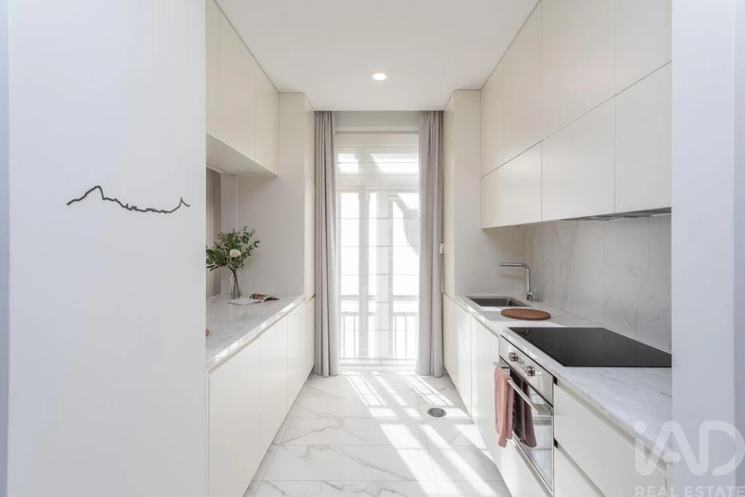 Apartamento T2 para Venda em Campolide Foto 11