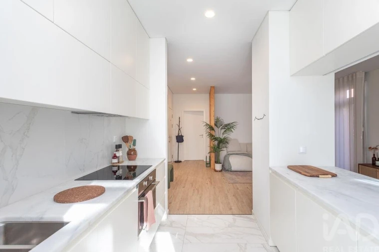 Apartamento T2 para Venda em Campolide Foto 12