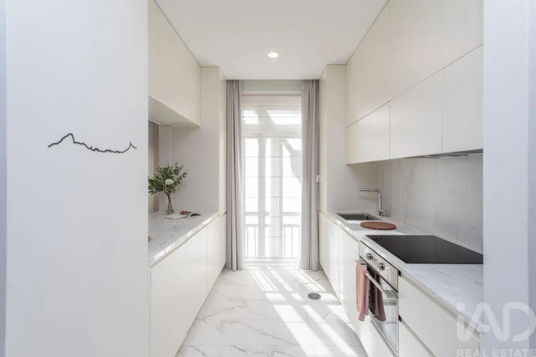 Apartamento T2 para Venda em Campolide Foto 11