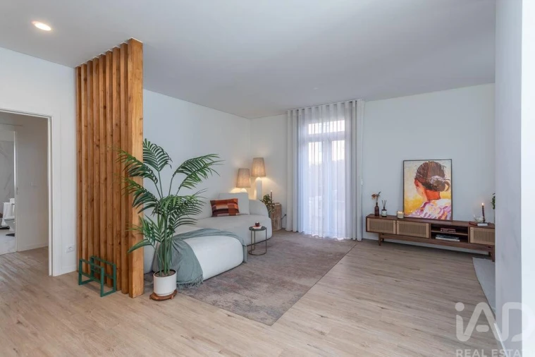 Apartamento T2 para Venda em Campolide Foto 2