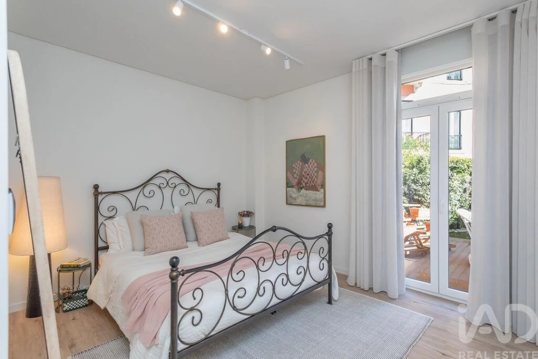 Apartamento T2 para Venda em Campolide Foto 17