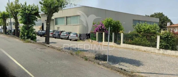 Armazém para Arrendamento em Candoso (São Martinho)