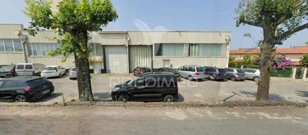 Armazém para Arrendamento em Candoso (São Martinho)