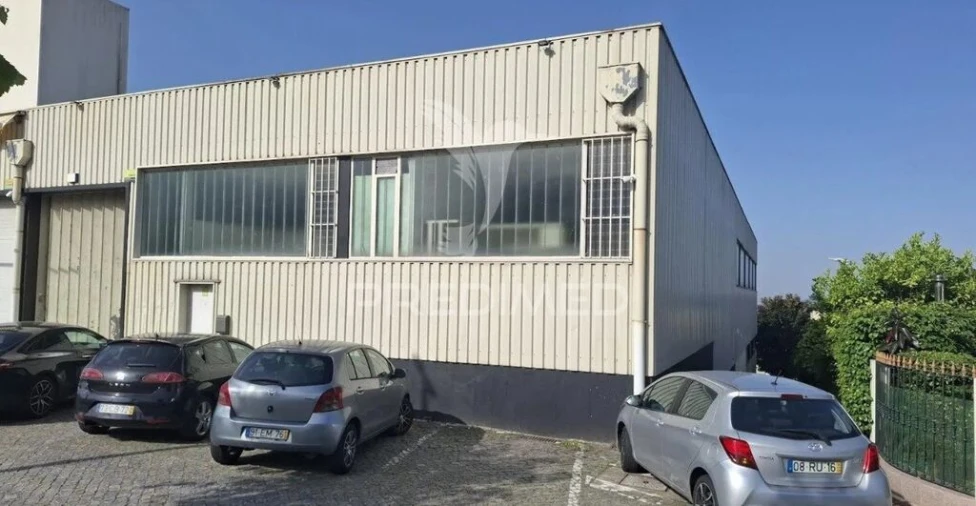Armazém para Arrendamento em Candoso (São Martinho) Foto 2